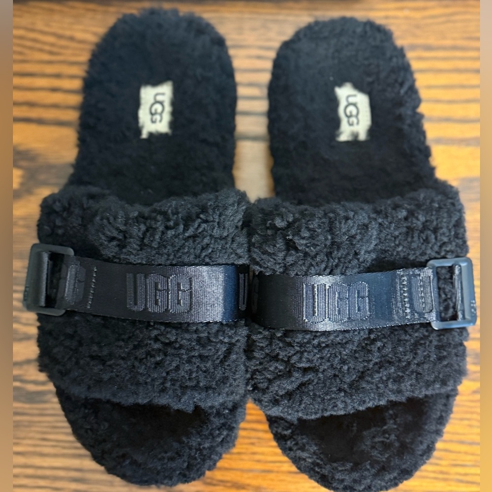 UGG Women’s Black Fluff Fluffita Platform Logo Slipper Sandal - Picture 3 of 10